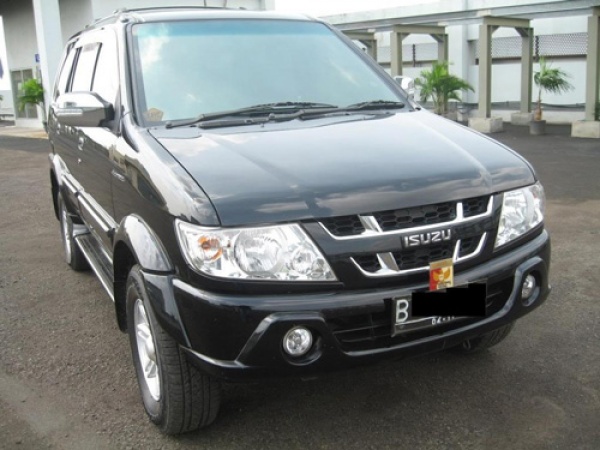 2010_Chevrolet_Tavera_motoroids