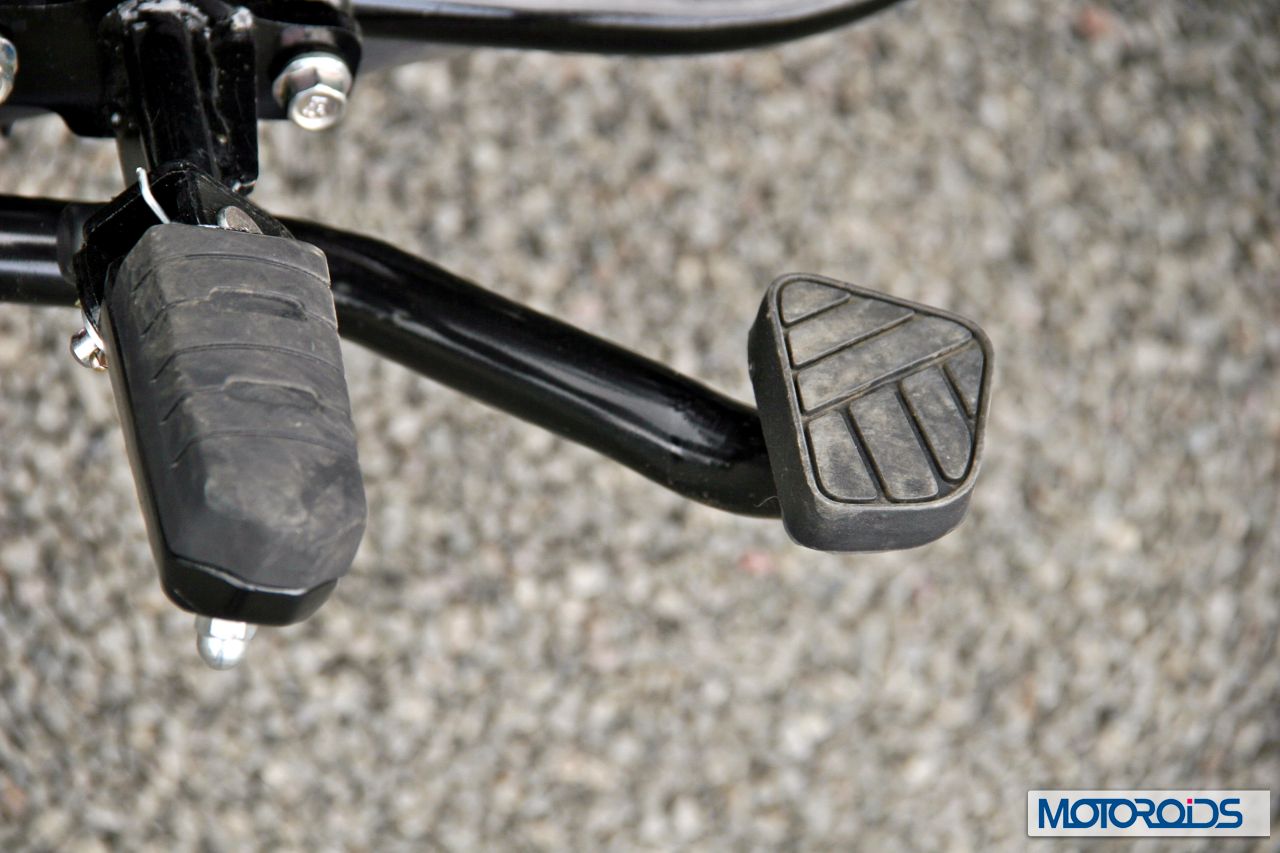 2014-Bajaj-Discover-150-rear-brake-pedal.jpg