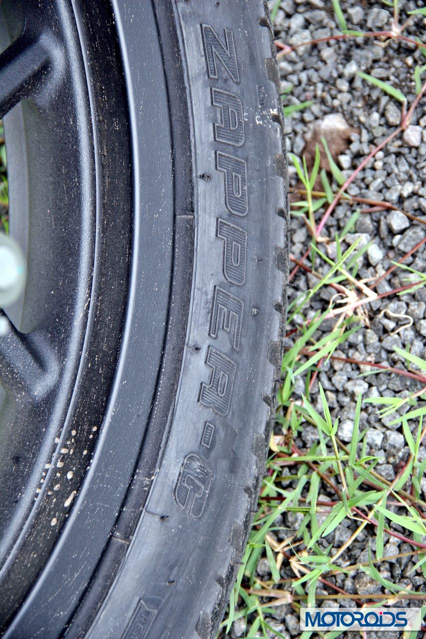 2014-Bajaj-Discover-150-tire-3.jpg
