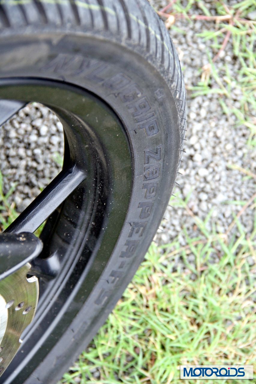 2014-Bajaj-Discover-150-tire-4.jpg