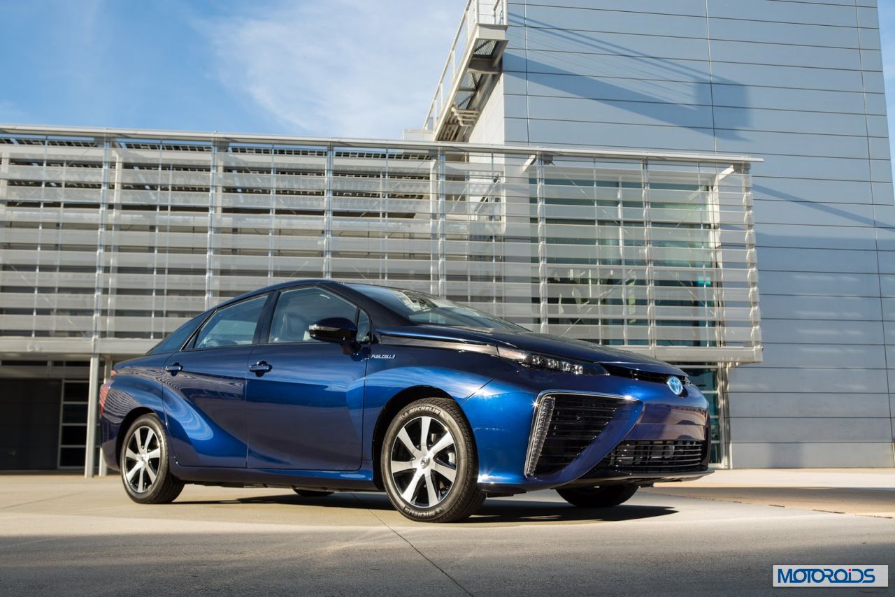 丰田future,futurelife hydrogen fuel cell sedan revealed at la show: 02the future is