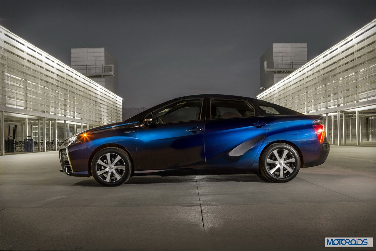 丰田future,futurelife hydrogen fuel cell sedan revealed at la show: 02the future is