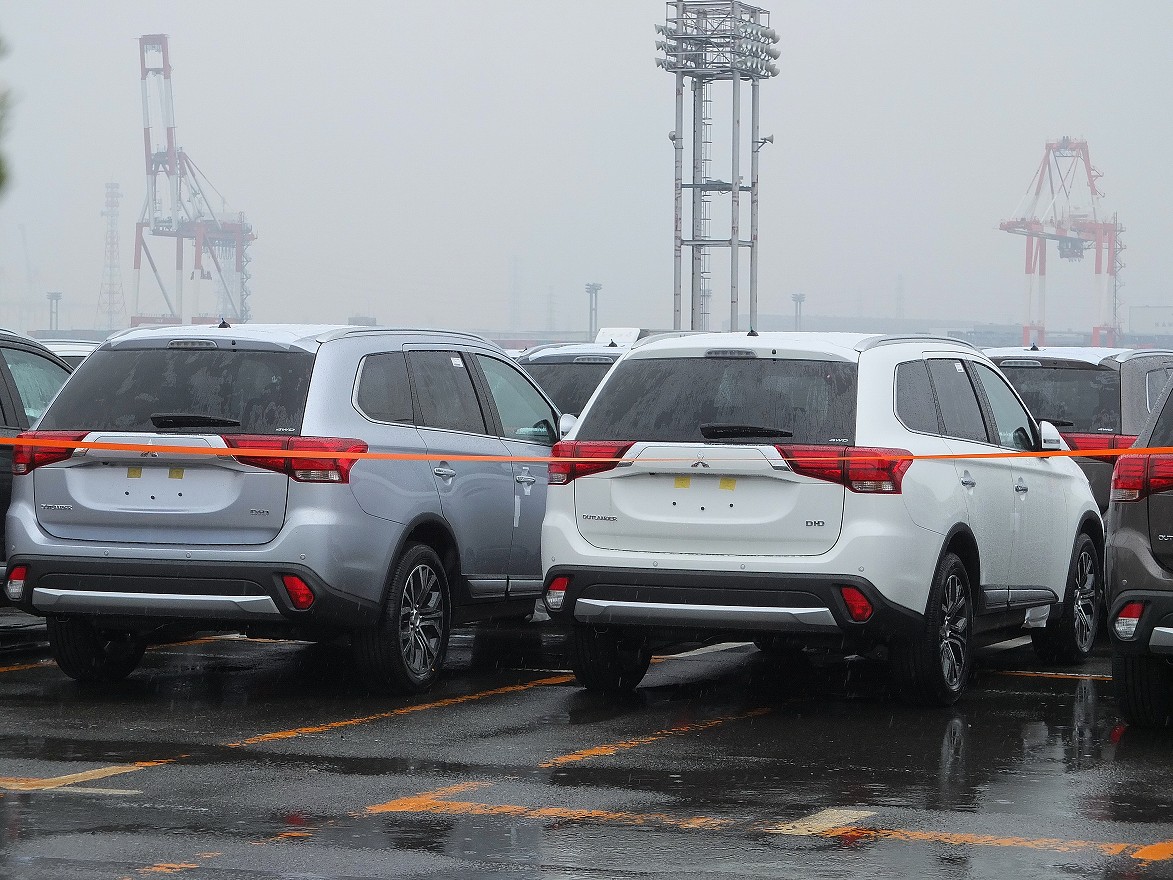 India bound 2016 Mitsubishi Outlander teased; spied undisguised 