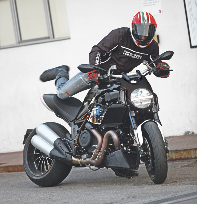 Diavel monster best sale
