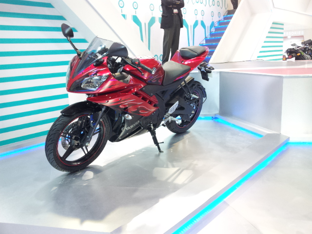 Bookings of limited edition R15 V2.0 underway. Yamaha updates its website with images of the 2 bikes Motoroids