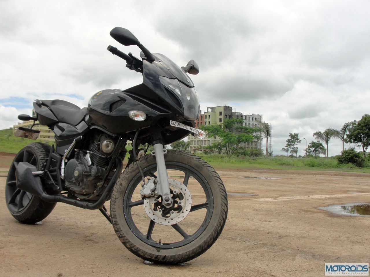pulsar 220 off road tyre