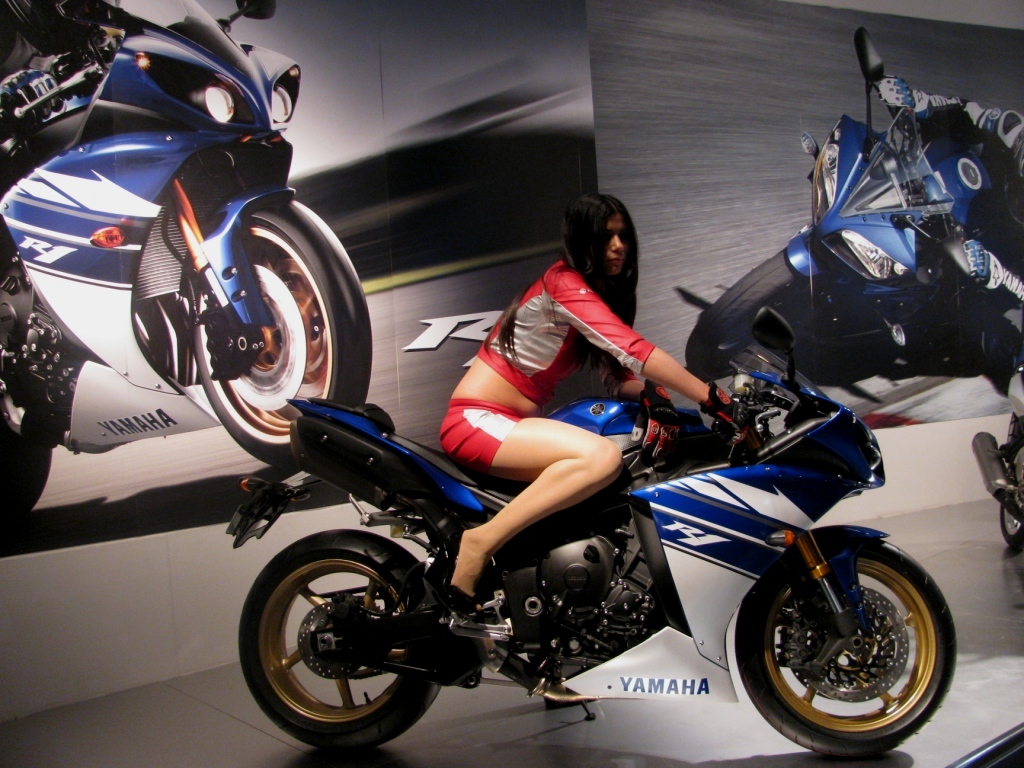 2010 blue r1