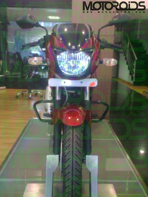 2010 naked Pulsar 2010 / Pulsar 220 S - www.motoroids.com