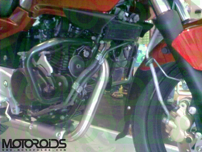 2010 naked Pulsar 2010 / Pulsar 220 S - www.motoroids.com