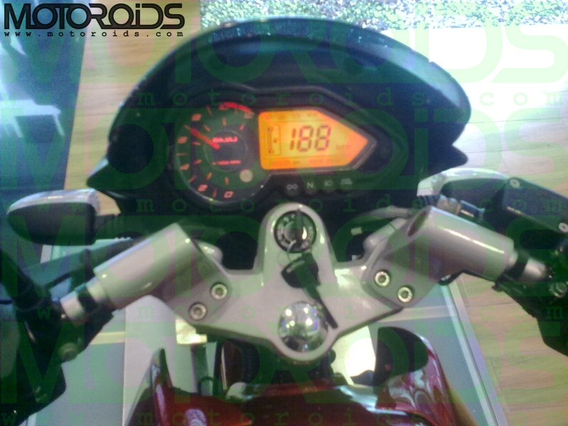 2010 naked Pulsar 2010 / Pulsar 220 S - www.motoroids.com
