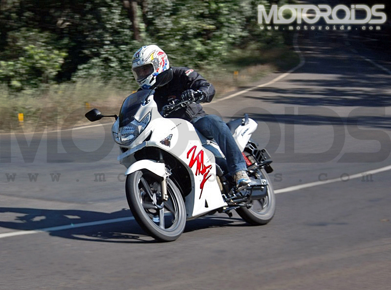 Karizma ZMR first ride with the HAYABUSA and NINJA 250R Motoroids