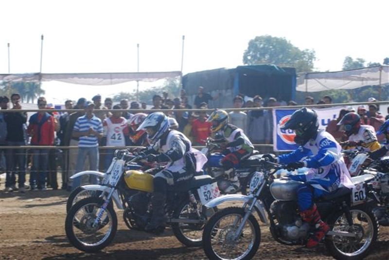 Gulf Cup Dirt Track Racing Bhopal - www.motoroids.com