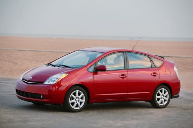 toyota prius - www.motoroids.com