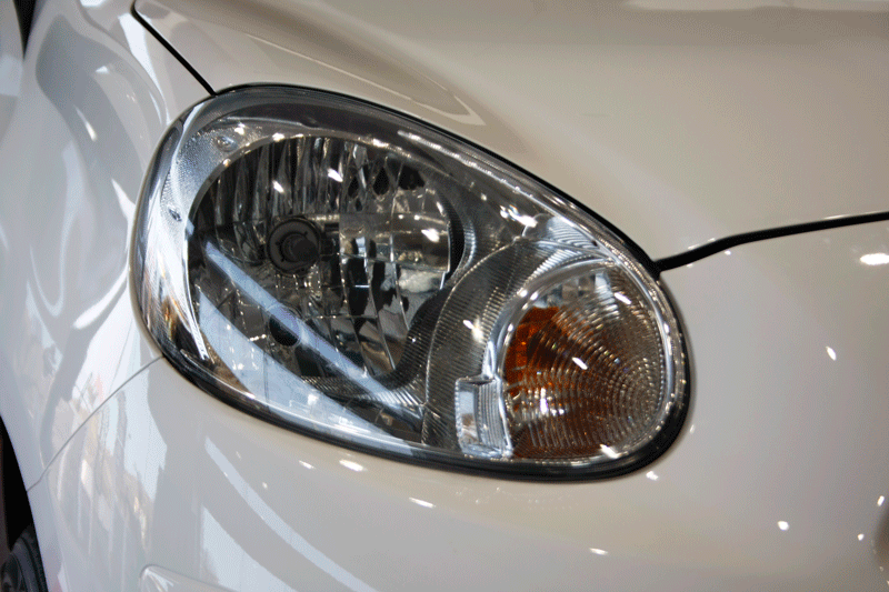 The headlights on the Micra will find a place in women's hearts 2010 Nissan Micra K13 First drive review / road test / impressions - www.motoroids.com