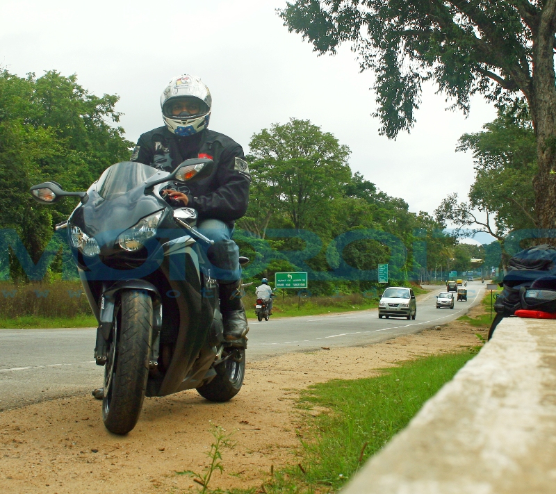 First Ride / Road Test Review of the 2009 Honda CBR1000RR Fireblade by Rohit Paradkar for Motoroids.com