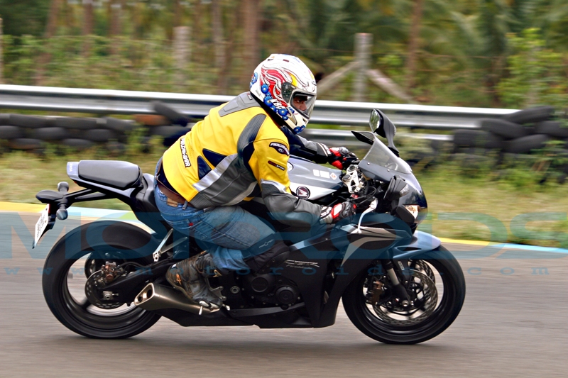 First Ride / Road Test Review of the 2009 Honda CBR1000RR Fireblade by Rohit Paradkar for Motoroids.com