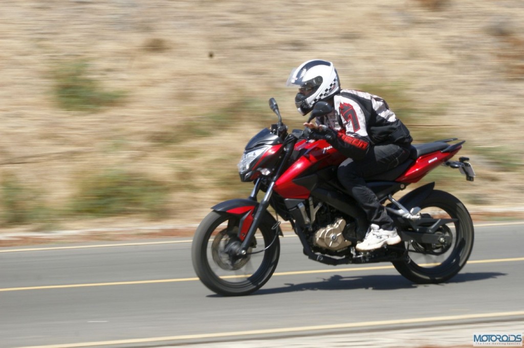 Pulsar 200NS (4)