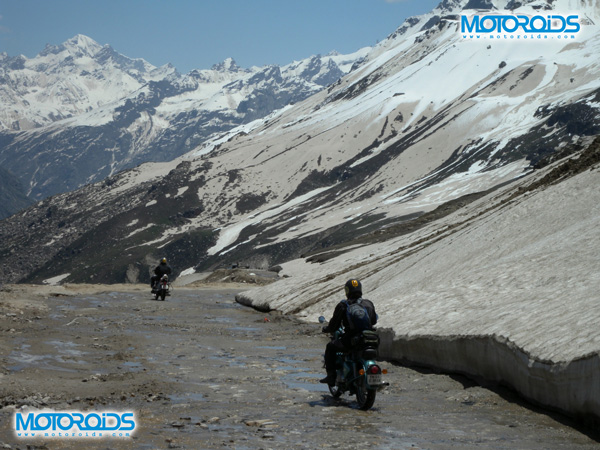 008-Towards-Khoksar An exclusive account of the 2010 Himalayan Odyssey from motoroids - www.motoroids.com
