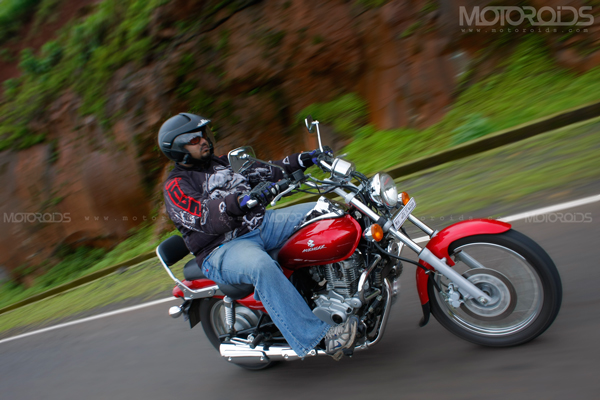 Road Test Review of the 2011 Bajaj Avenger 220 by Rohit Paradkar for Motoroids.com. Photography by Eshan Shetty.