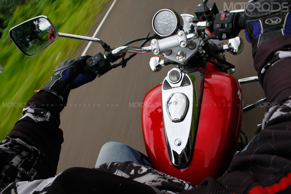 Road Test Review of the 2011 Bajaj Avenger 220 by Rohit Paradkar for Motoroids.com. Photography by Eshan Shetty.