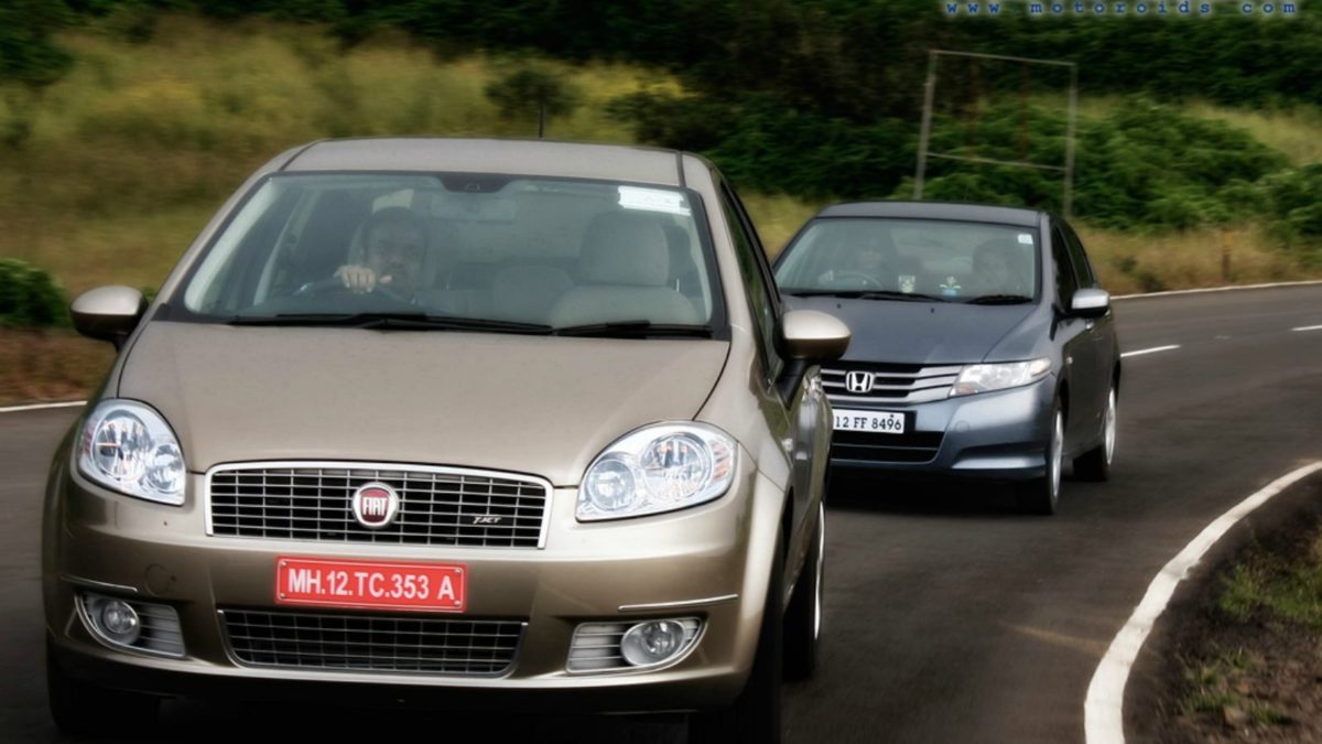 FIAT Linea T jet vs  Honda City . MT Action