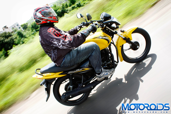 2010 Suzuki Slingshot 125 road test review by Rohit Paradkar for Motoroids.com. Photography by Eshan Shetty