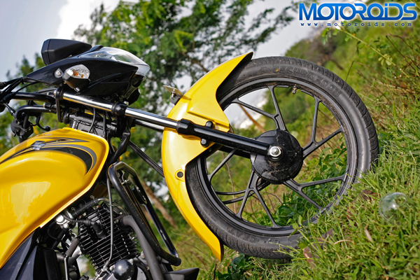 2010 Suzuki Slingshot 125 road test review by Rohit Paradkar for Motoroids.com. Photography by Eshan Shetty