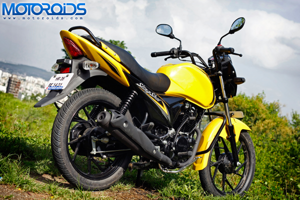 2010 Suzuki Slingshot 125 road test review by Rohit Paradkar for Motoroids.com. Photography by Eshan Shetty