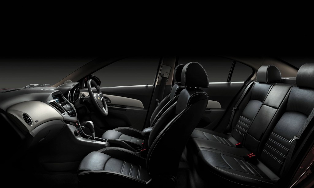 Chevrolet India has introduced a new 2011 edition of the cruze which has black interiors, ipod dock, vanity mirror light and a single CD changer for around Rs. 16,000 more than the previous edition