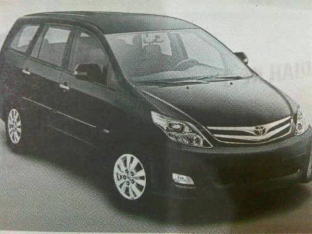 Toyota Innova Facelift Spied Again