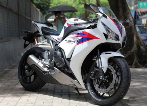 rp_2012-CBR1000RR-fireblade.jpg