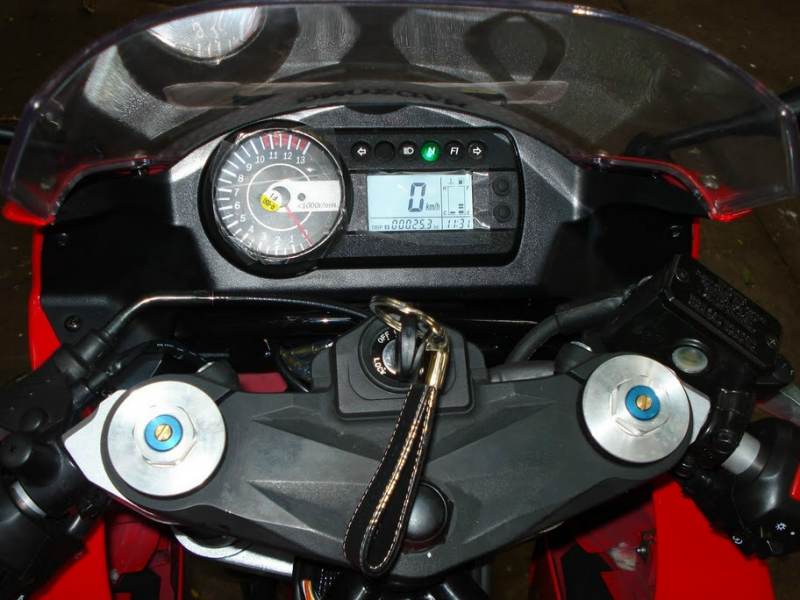 Hyosung GT650R instrument