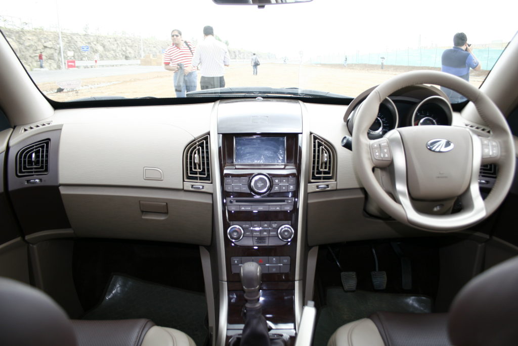 Mahindra XUV500 (11)