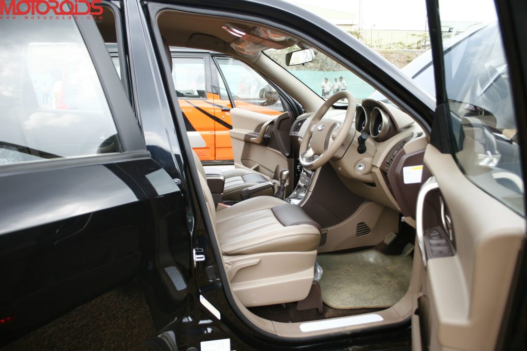 Mahindra XUV500 (25)