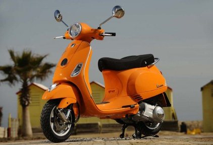 Piaggio Vespa LX125 - www.motoroids.com