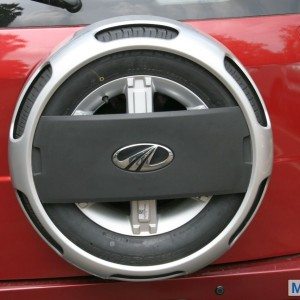 Mahindra Quanto wheel cover