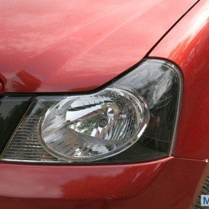 Mahindra Quanto headlight