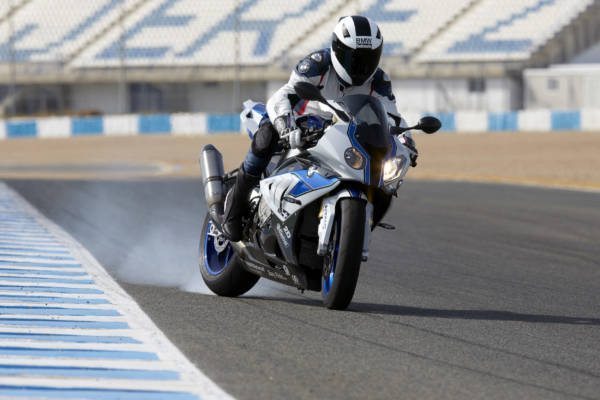 BMW HP4 wins 60th iF Design Awards