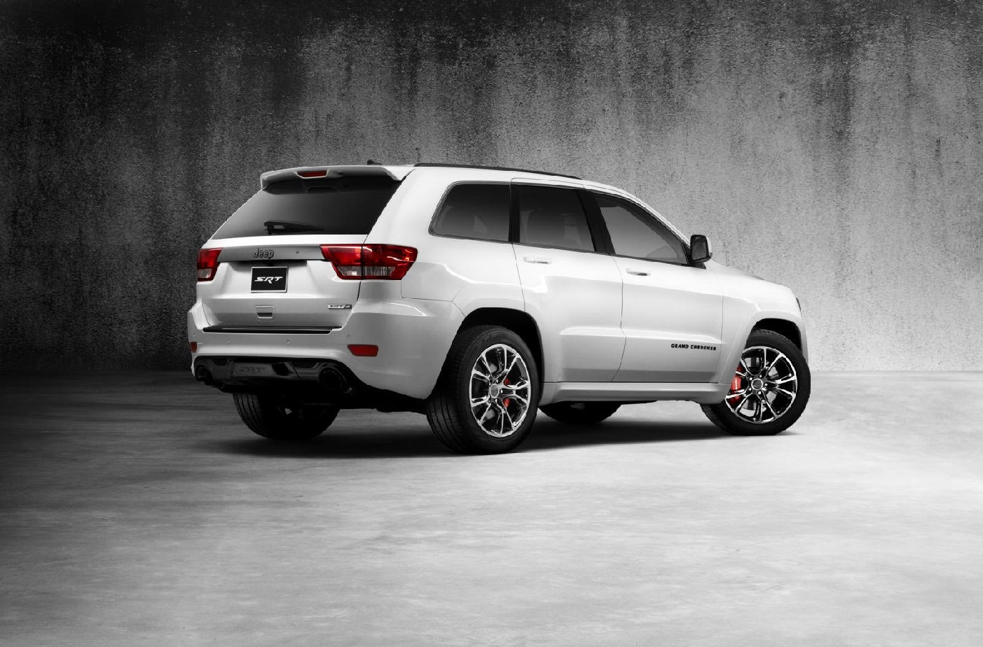 2013-Jeep-Grand-Cherokee-SRT8-Alpine-Edition-2