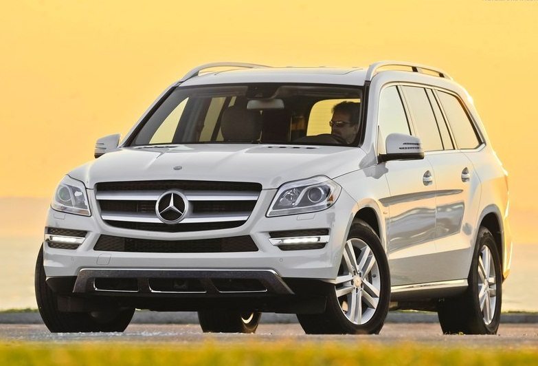 2013_Mercedes-Benz-GL-Class-1