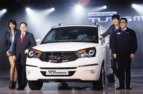 2013-Ssangyong-Korando-Turismo-1