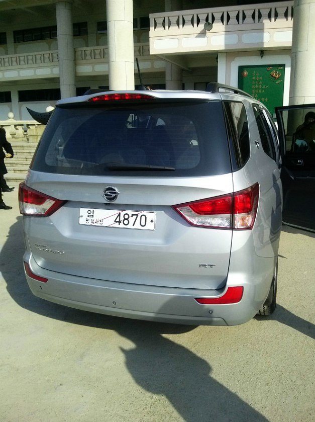 2014 Ssangyong Rodius 4