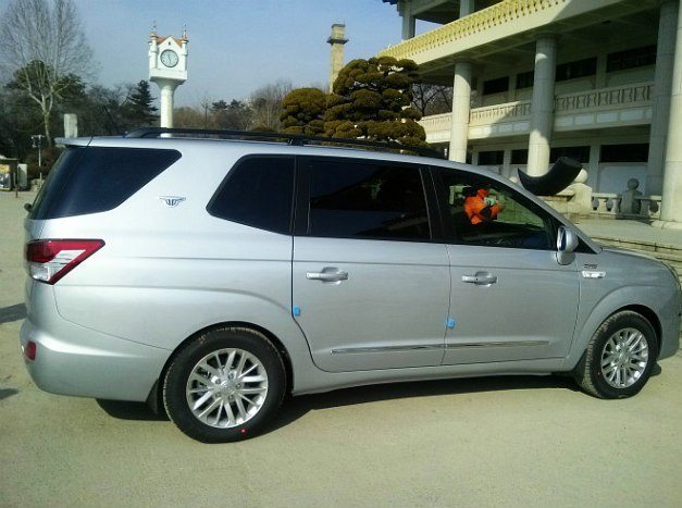 2014 Ssangyong Rodius 5