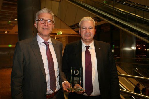 Jan Mos (left) and Michael Lutz from Apollo Tyres after receiving the award