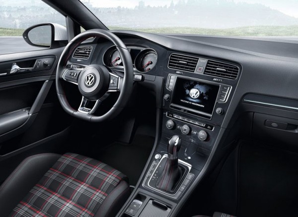 2015 Volkswagen Golf GTI PIcs 2