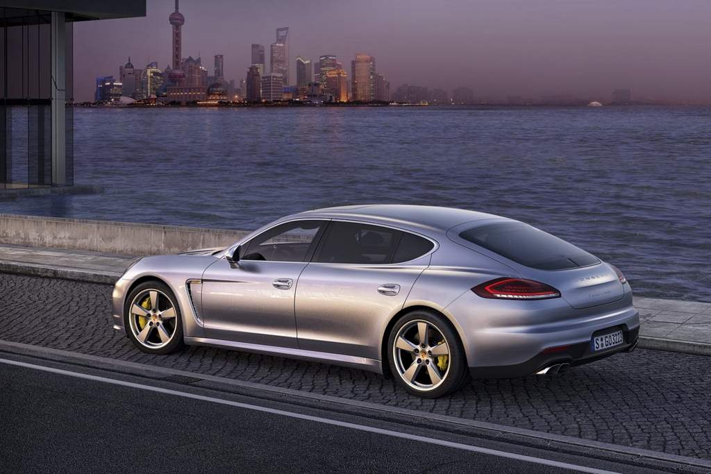 2014-Porsche-Panamera-Executive