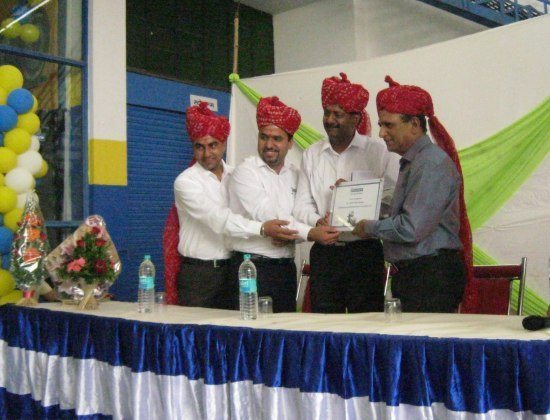 R -  L Mr Suresh Ji Loonker, Senior Tyre, Mr B Kumar, Country Head-Distribution, Michelin India