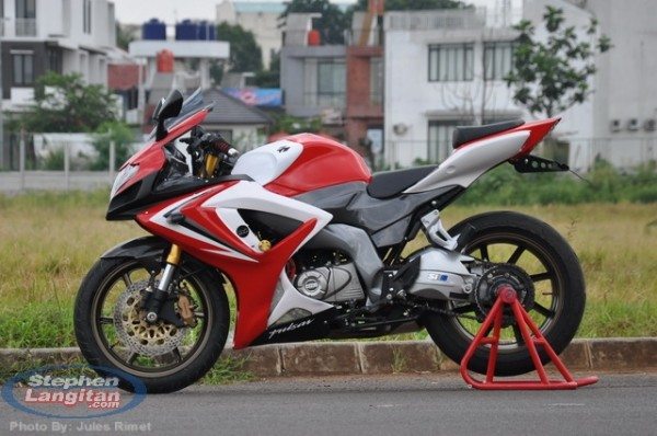 Modified Rouser 220 The love child of Bajaj Pulsar 220 and a Superbike Motoroids