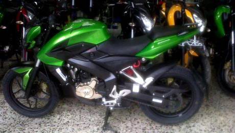 green bajaj pulsar 200ns