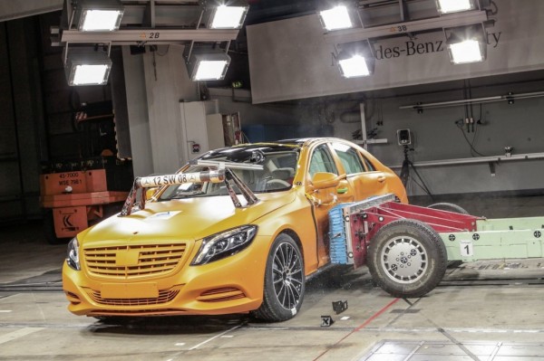 2014-Mercedes-S-Class-crash-testing-2